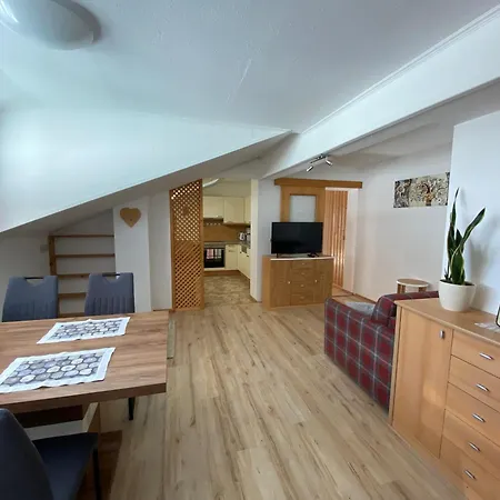 Haus Latschenheim アパート *