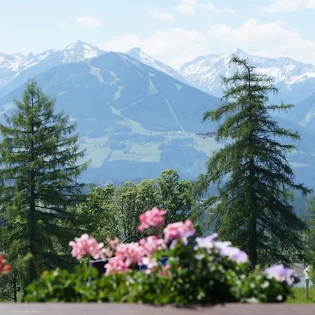 Haus Latschenheim アパート